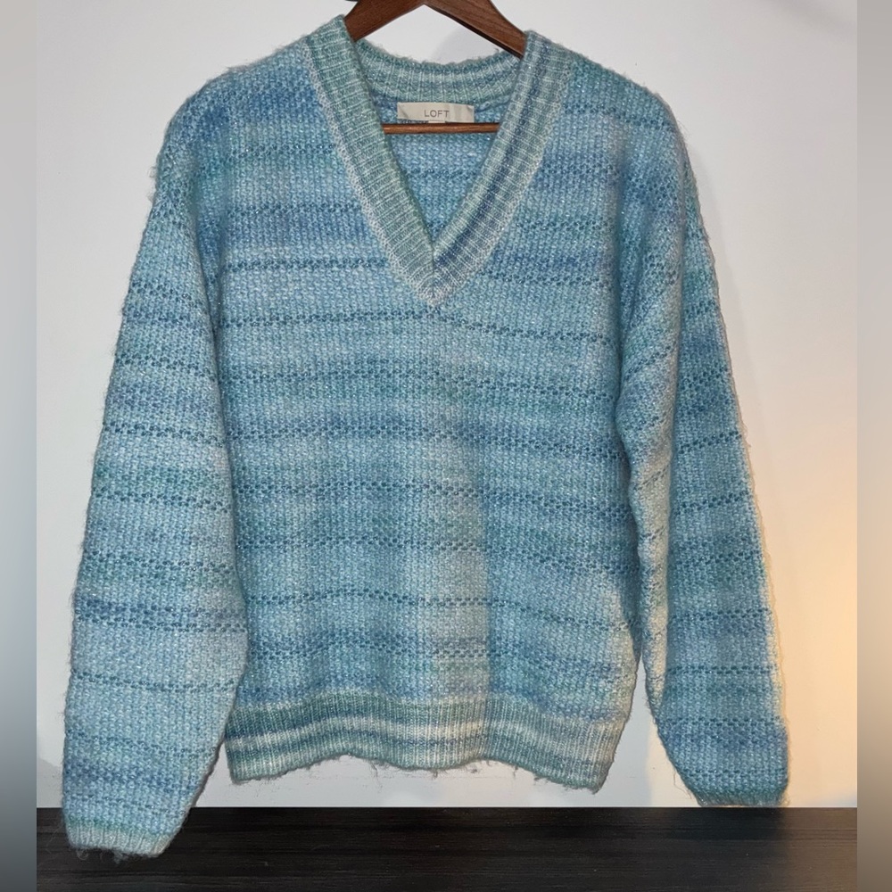 LOFT Women's Light Blue Striped V-Neck Sweater